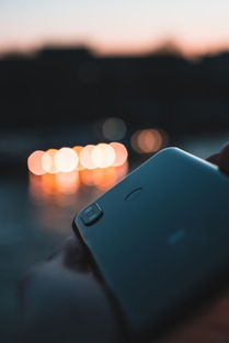 警惕陷阱，苹果用户如何安全下载欧亿交易所APP？官方渠道与风险防范全指南